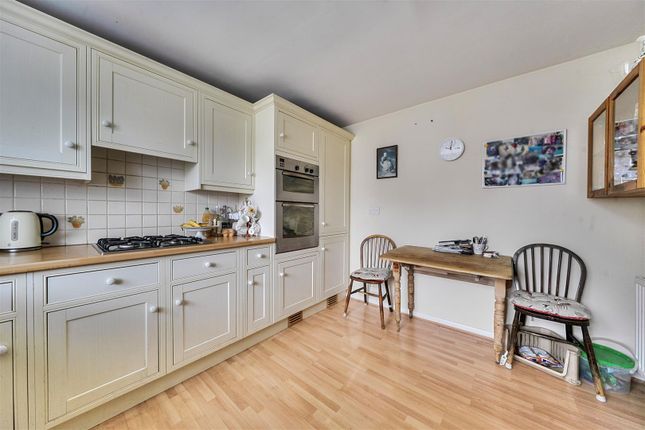 7, Meadow Way, Tonbridge photo 3