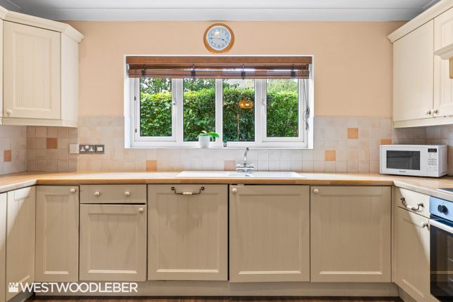 7 Riverbank Cottages, Station Road, Broxbourne photo 3