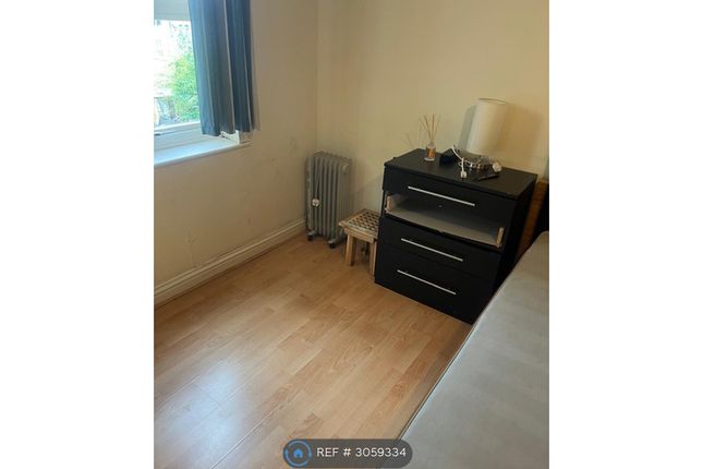 Flat  Kendrick, Kendrick Court Woods Road, London photo 2