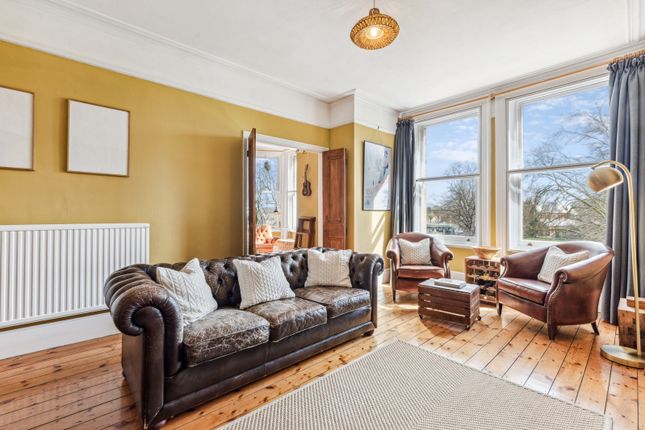 Flat for sale in Fairlawn Court, Acton Lane