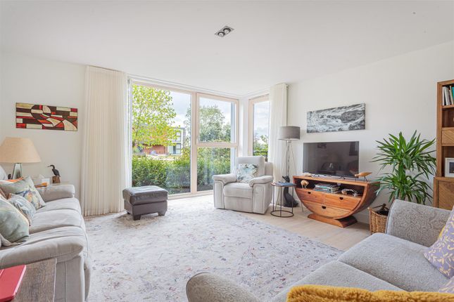 15, Almond Close, Corsham photo 3