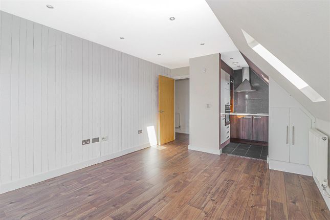 7 Portland Court, Brocket Road, Hoddesdon photo 4