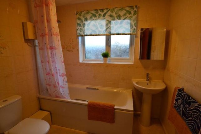 2, Sargent Close, Exeter photo 5