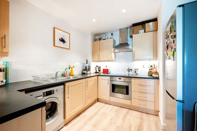 16, Ainsworth Court, London photo 4