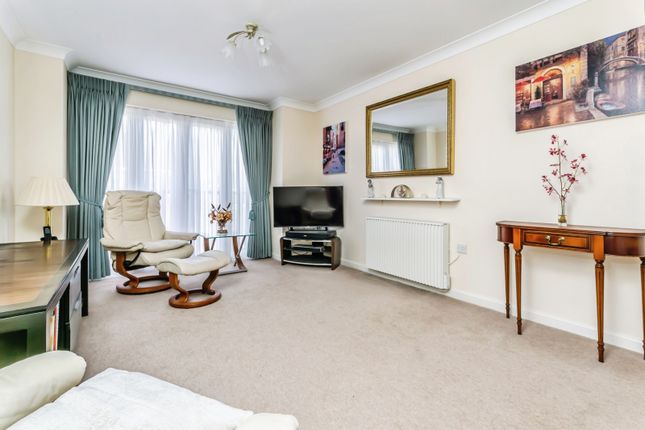 27, Eothen Close, Surrey photo 2