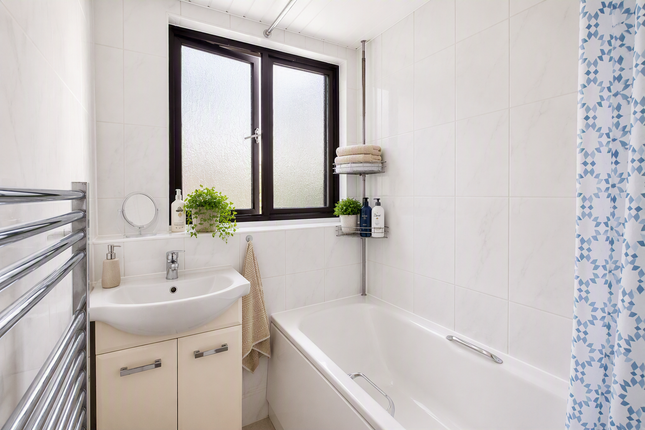 157 Summerwood Road, Isleworth photo 4