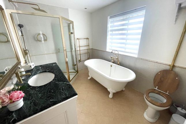 Bathroom.Jpg