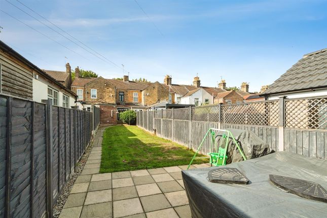 51, Sycamore Avenue, Lowestoft photo 4