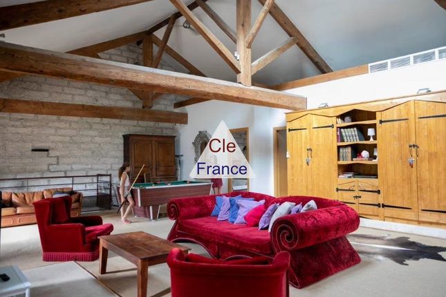 Equestrian property for sale in Aimargues, Languedoc-Roussillon, 30470, France