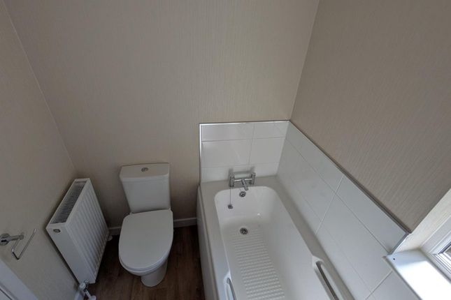 32 Omar Regency In Penwortham Bathroom Bath