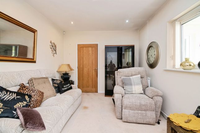 4, The Oaks, Elizabeth Walk, Tipton photo 3
