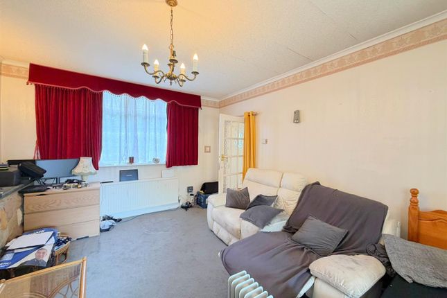 107, Scraptoft Lane, Leicester photo 4