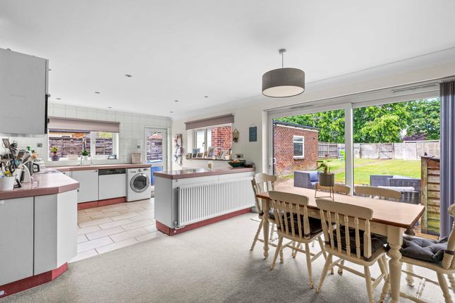6 Vincents Way, High Wycombe photo 3