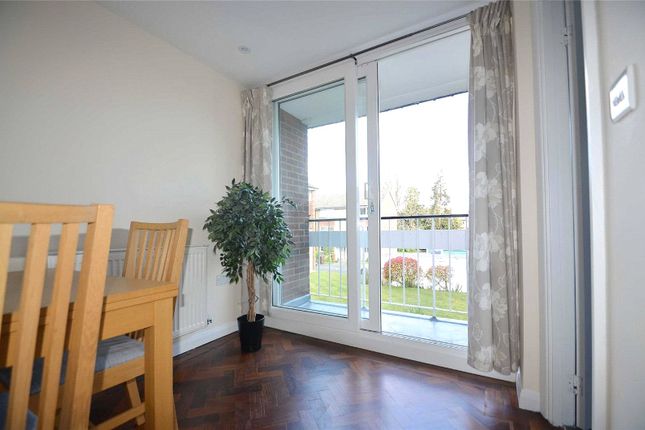 3 Weymouth Court,, Grange Road, Surrey photo 4