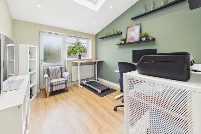 43, Blewbury Drive, Reading photo 4