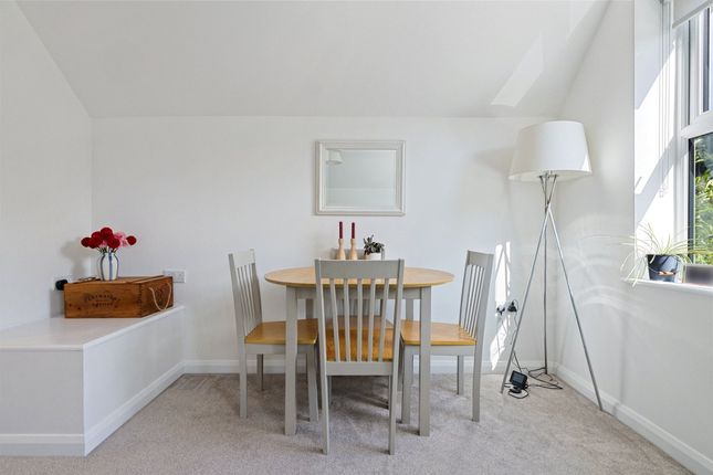 Flat 2, 124, Camelsdale Road, West Sussex photo 4
