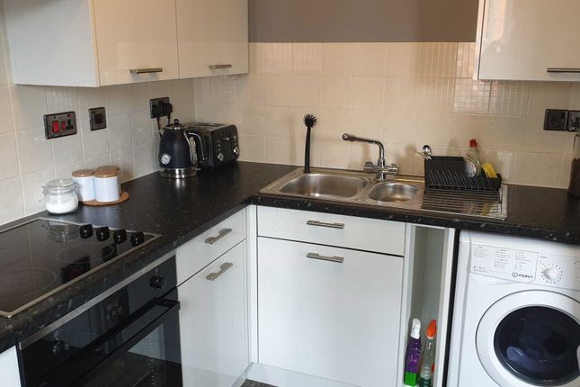 24, John Smeaton Court, Manchester photo 2