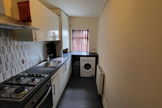 38 Lees Hall Crescent, Manchester photo 3