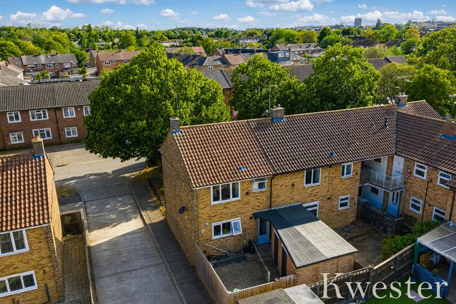 141, Witchards, Basildon photo 3