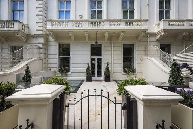 Maisonette to rent in Princes Gate, London