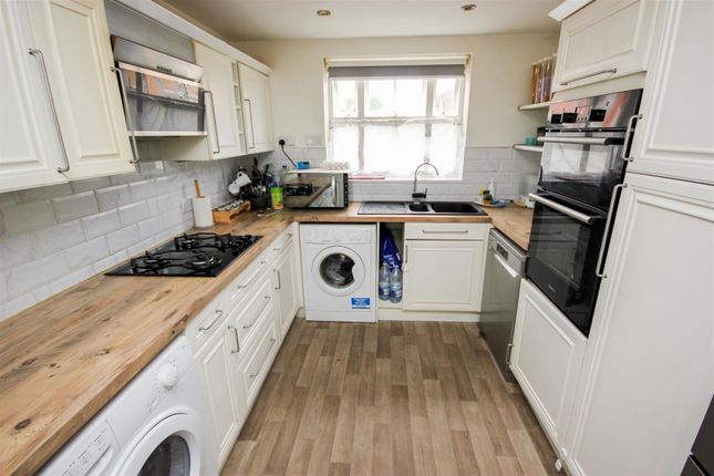 Kitchen 1.Jpg