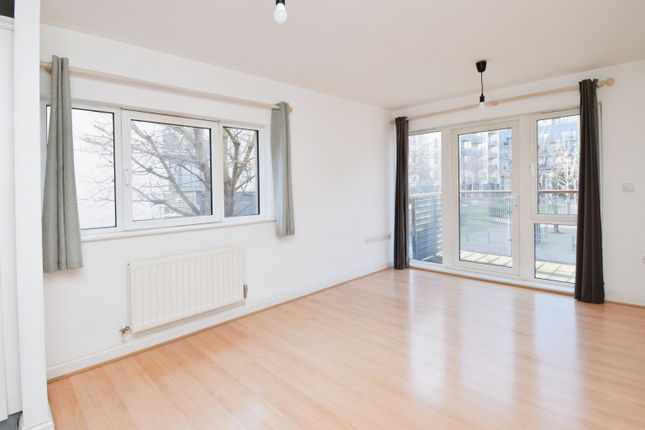 3-bed flat on 14, Little Cottage Place, London, £425,000