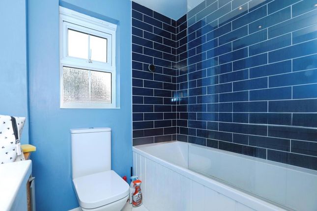 37, Bluebell Drive, Sittingbourne photo 3