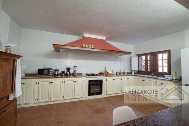 Villa for sale in Arrieta, Canary Islands, Spain