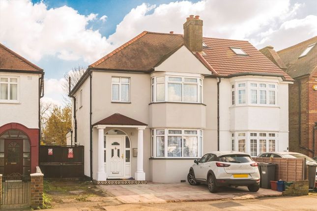 4-bed other on 418, Hanworth Road, Hounslow, £695,000