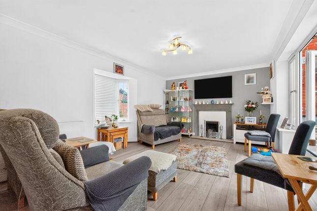 9, Fillingham Way, HATFIELD photo 4