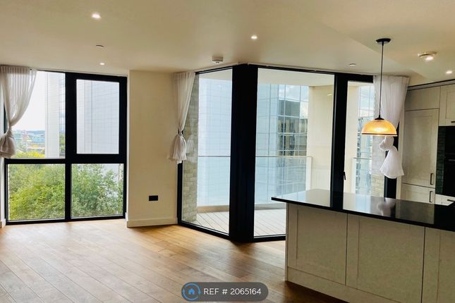 Flat to rent in Emery Way, London