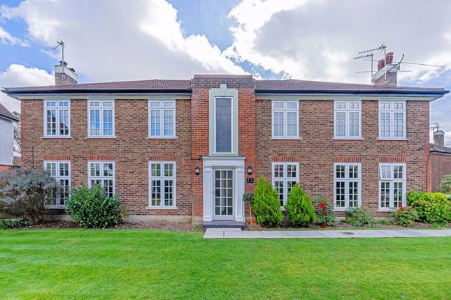 Flat for sale in Portsmouth Road, Thames Ditton