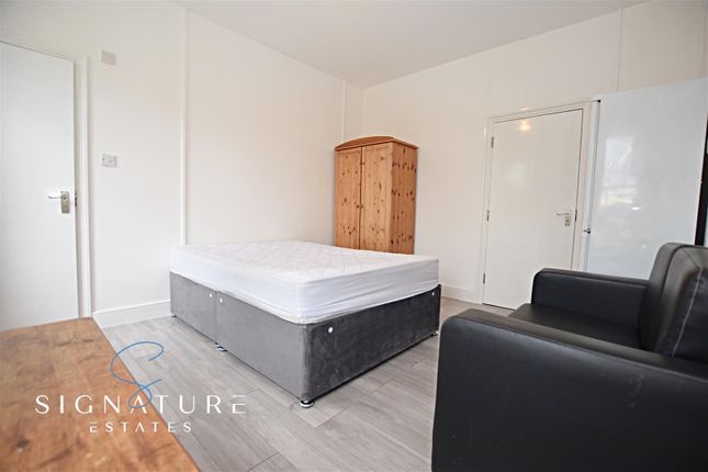 Room 2, 26, Malden Road, Hertfordshire photo 4