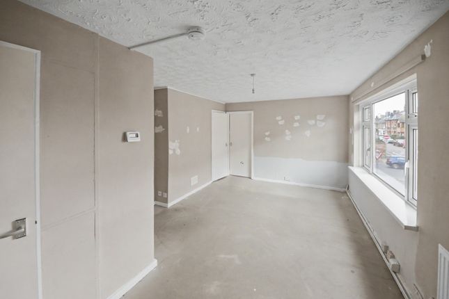 4 Russell Court, St. Neots photo 4