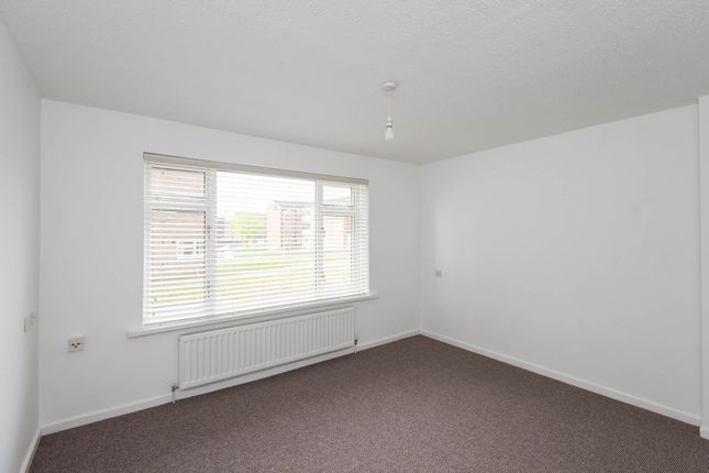 26 Oakamoor Close, Chesterfield photo 4