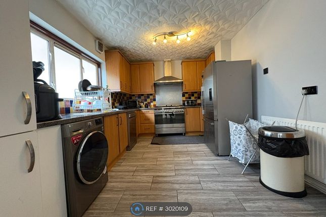 Costons Avenue, Greenford photo 2
