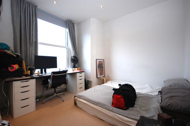 Flat to rent in Trinity Road, Wandsworth Common