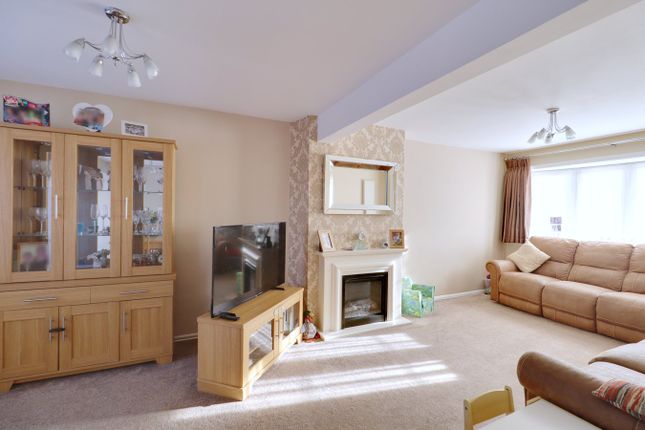 20, Kenway, Rainham photo 4