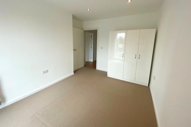 2 Warlingham House, Garfield Road, Addlestone photo 3