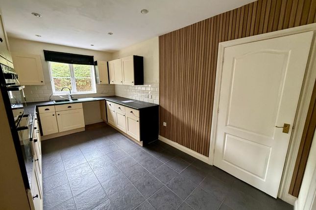 6 Chivrick Close, Sturminster Newton photo 3