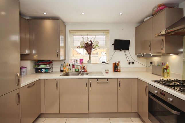 8, Vickers Way, Warwickshire photo 3