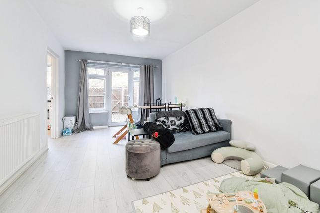 Flat 1 Highview Lodge, 25, The Ridgeway, London photo 2