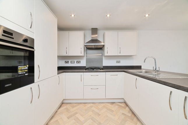 10, Vickerman Close, Hull photo 2