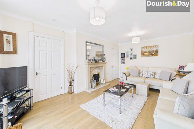 6 Trinity Rise, Stafford photo 3