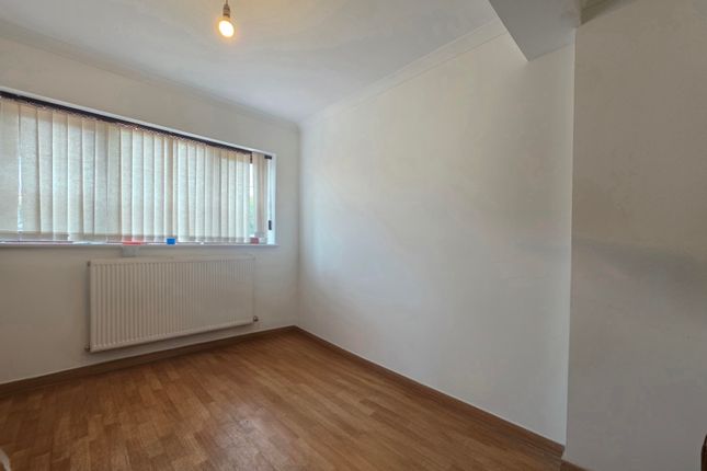71, Willenhall photo 3