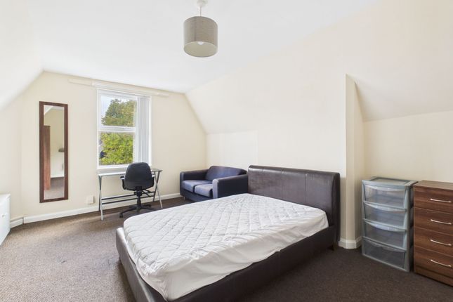 8 Hope Drive, Nottingham photo 3