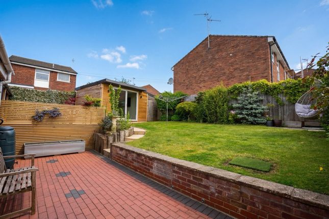 17 Duttons Close, Stratford-Upon-Avon photo 4