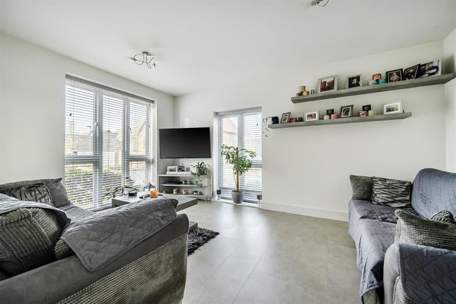 22, Westfield Place, Crowthorne photo 2