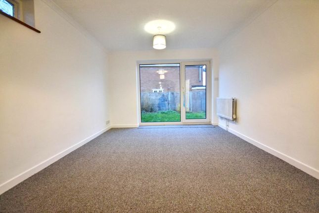 48, Blenheim Drive, Tewkesbury photo 3