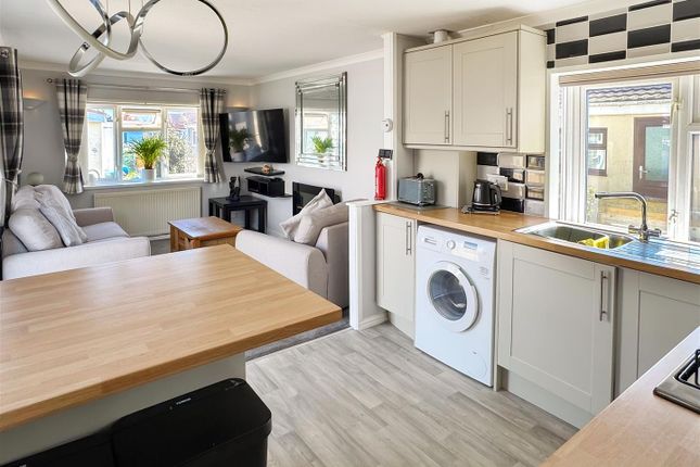 45 Kingsmead, Thornlea Park, Littlehampton photo 4